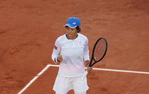 壹号娱乐-包含爆冷引发热议！，阿扎伦卡在美国队比赛中最后时刻胜出气势如虹延续的词条