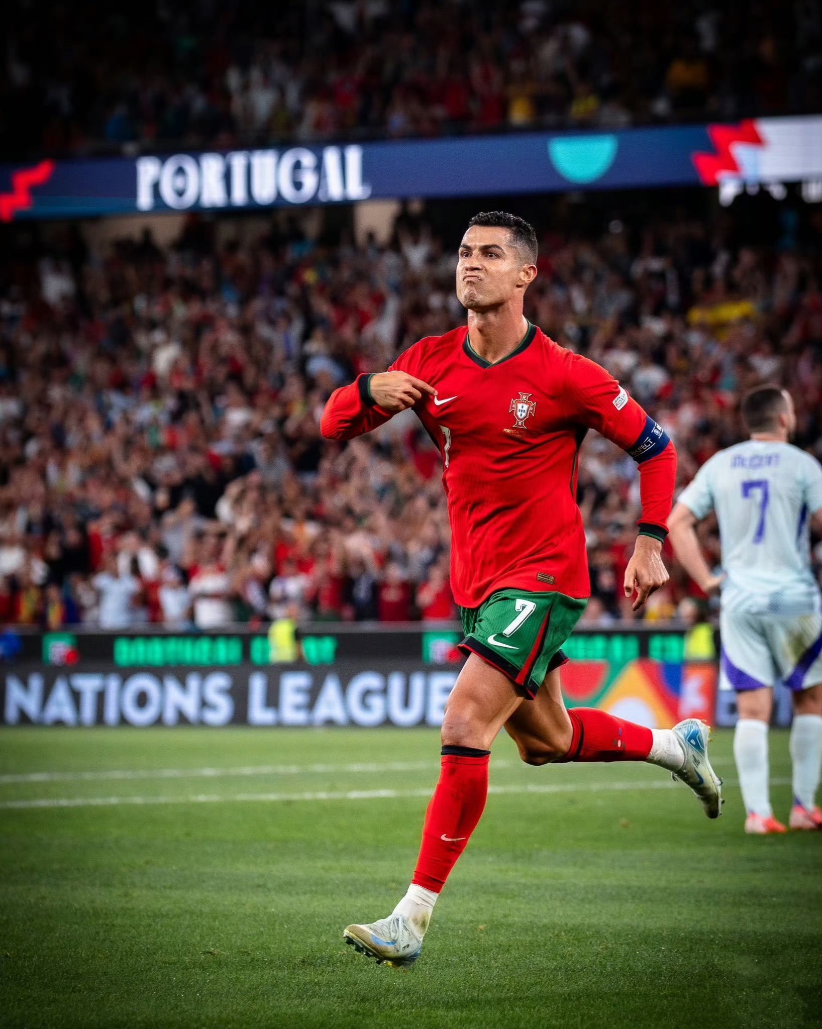 中国队不断突破!,C罗连续十场比赛得分超过比赛局势复杂引发球迷热议的简单介绍 中国队不断突破!,C罗连续十场比赛得分超过比赛局势复杂引发球迷热议的简单介绍